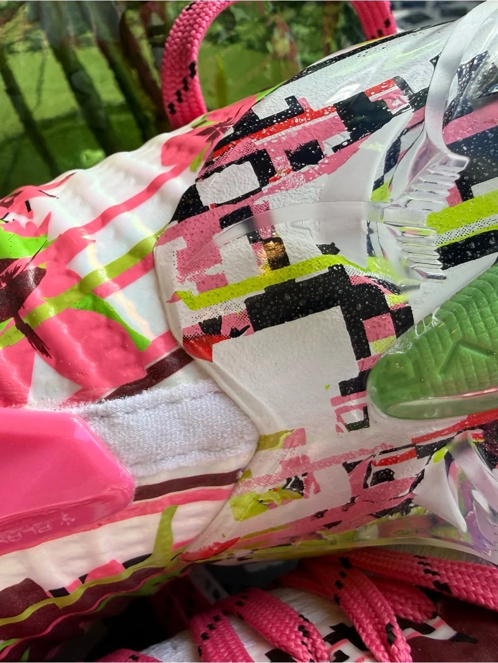 Under Armour men’s 5.5 women’s 7 LaCrosse Pink, White & Green Athletic Cleat